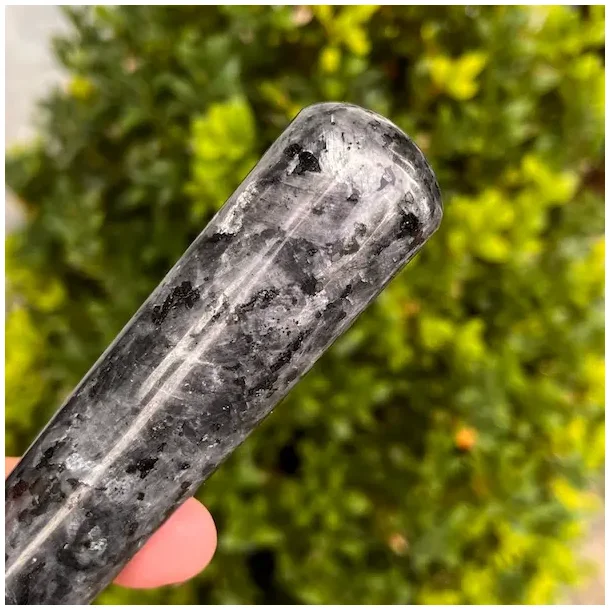 Larvikit healerstav 11,4 cm  kraftfuld massagestav til grounding, fokus og beskyttelse