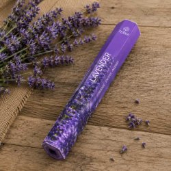 Terra lavendel r�gelse med lavendelduft i elegant lilla emballage &ndash; naturlige r�gelsespinde til afslapning, meditation og ro.