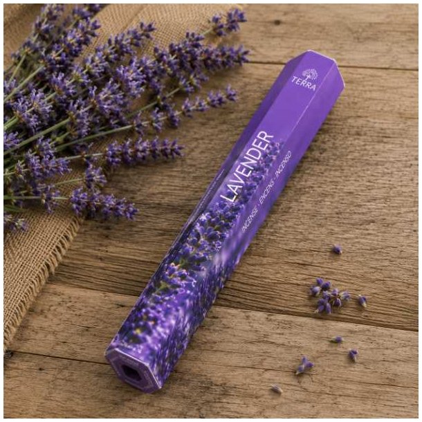 Terra lavendel r�gelse med lavendelduft i elegant lilla emballage &ndash; naturlige r�gelsespinde til afslapning, meditation og ro.