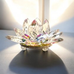 Feng Shui lotusblomst 8,5 cm med glasprismer � skab harmoni, lys og spirituel balance