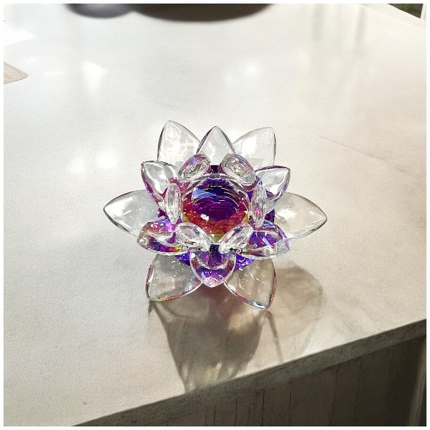 Feng Shui lotusblomst 8,5 cm med glasprismer  skab harmoni, lys og spirituel balance
