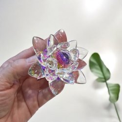 Feng Shui lotusblomst 8,5 cm med glasprismer � skab harmoni, lys og spirituel balance