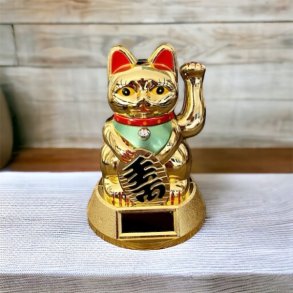 Guldfarvet Lucky Cat Maneki Neko  for held, velstand og positiv energi.