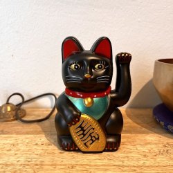 Sort Lucky Cat 13 cm � Symbol p� Held, lykke, Mystik og Beskyttelse