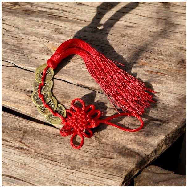 Feng Shui luckyhanger med kinesiske lykkem�nter og traditionelle knuder 39 cm