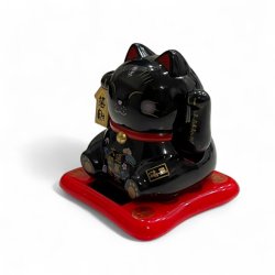 Sort Lucky Cat  En Unik og Sd Udgave af Den Klassiske Maneki Neko