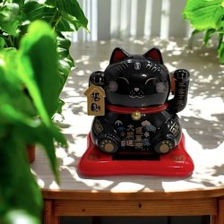 Sort Lucky Cat  En Unik og Sd Udgave af Den Klassiske Maneki Neko