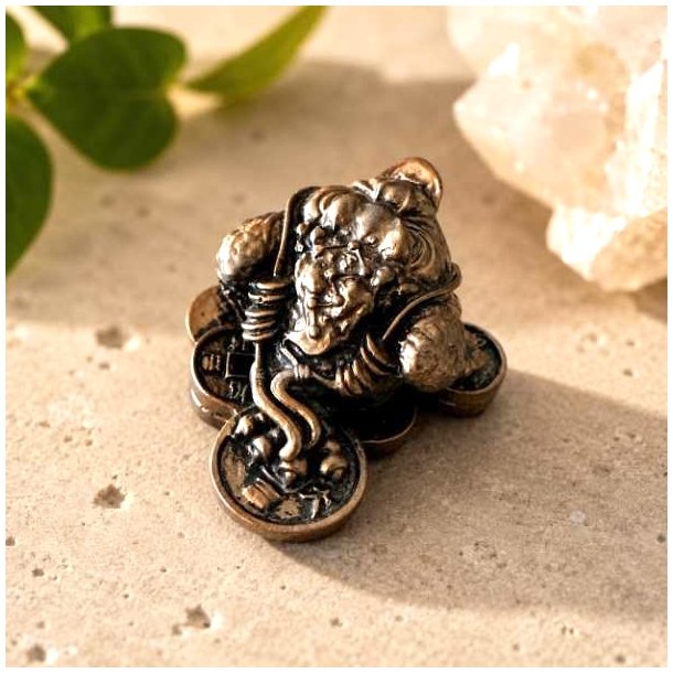 Feng Shui lykkefr� i bronzefarvet poly resin