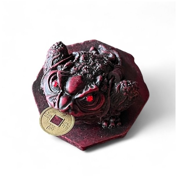 Rd Lykkefr med Lykkemnt  Tiltrk Held &amp; Overflod | 6,5 x 7 x 5,5 cm