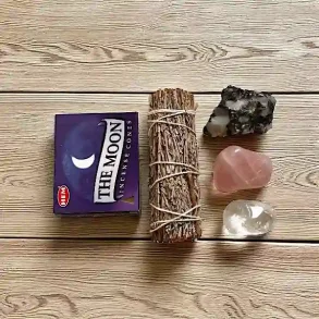 Mnemagiens Ritualst  Smudging, Krystaller og Mneenergi