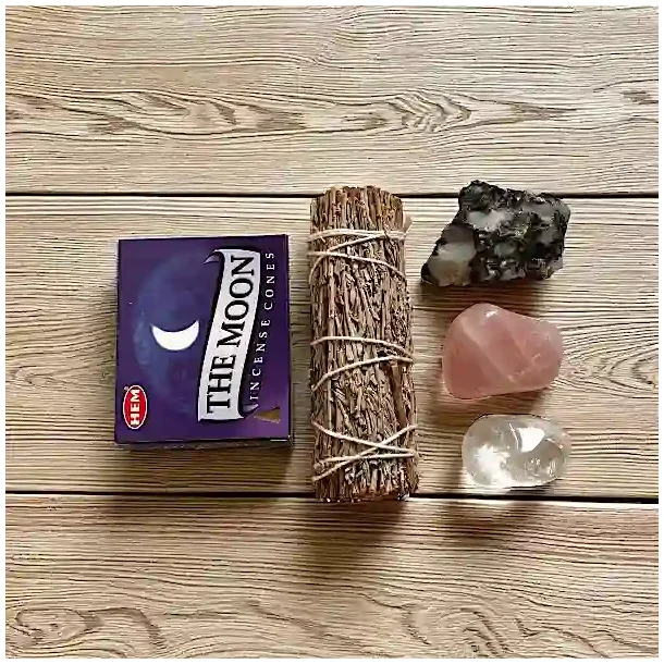 M�nemagiens Rituals�t � Smudging, Krystaller og M�neenergi