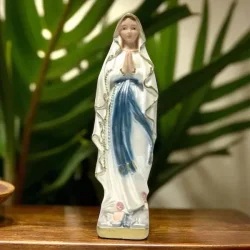 Str�lende Madonna figur med perlemorssk�r, 20 cm � Lourdes-inspireret og h�ndmalet