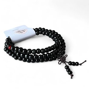 Malak�de i sort rosentr� � 108 perler, l�ngde 2 x 35 cm