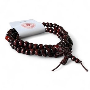 Malakde i rdbrunt rosentr  108 perler, lngde 2 x 35 cm