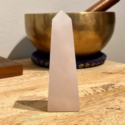 Smuk Mangano Calcite Obelisk 10,3 x 3,5 x 3,3 cm  UV-reaktiv Gld og Magisk Energi