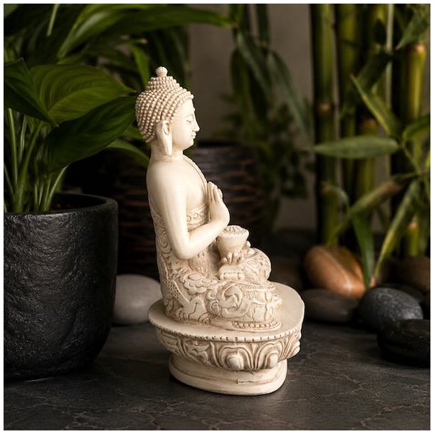 Hvid Buddha figur 13 cm i massiv polyresin set fra venstre side med almissesk�l