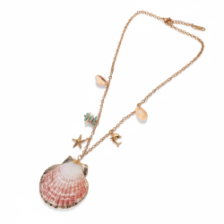 Forgyldt stl halskde med gte havskaller og strandcharms  nikkelfri kvalitet