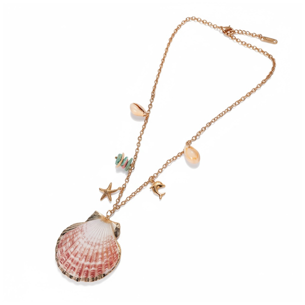 Forgyldt stl halskde med gte havskaller og strandcharms  nikkelfri kvalitet