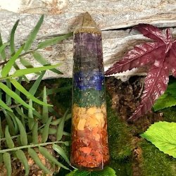 Super smukke obelisk/trne orgonit m. 7 chakra sten - 12 cm