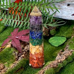 Super smukke obelisk/trne orgonit m. 7 chakra sten - 12 cm