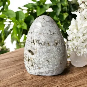 Unika Ocean jaspis freeform 10,5 cm � unik poleret sten med farver og naturlige huler