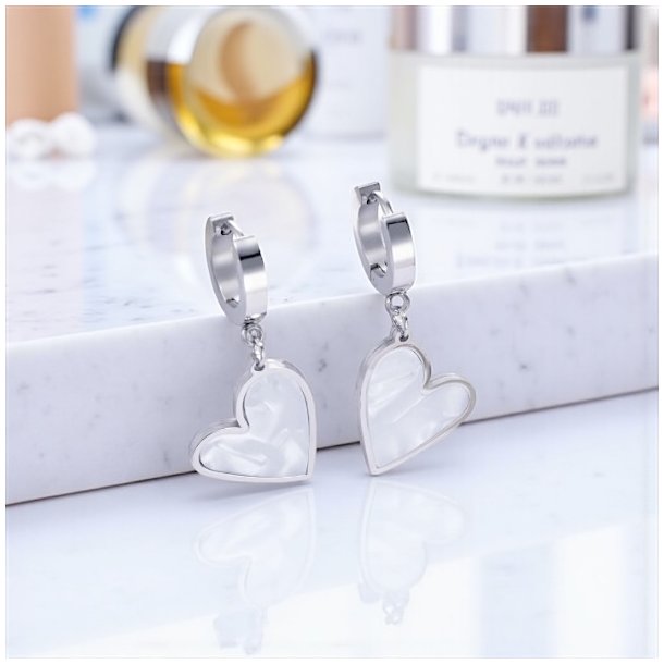 Creoler i Stl med Hjerte og Perlemors glans  Hjertets Gld