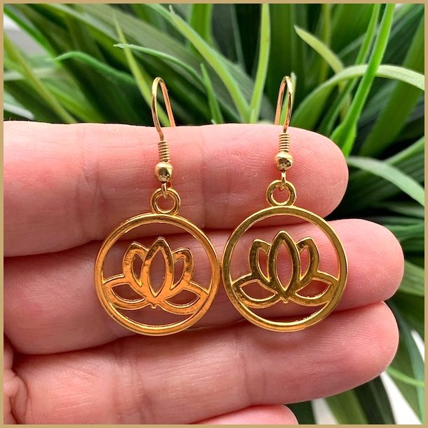 Øreringe med lotusblomst - Øreringe, vedhæng, ringe og - Gaia sten & krystaller