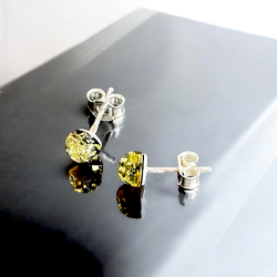 Hndlavede gte 925 slvrestikker med grn Baltisk rav  6 mm