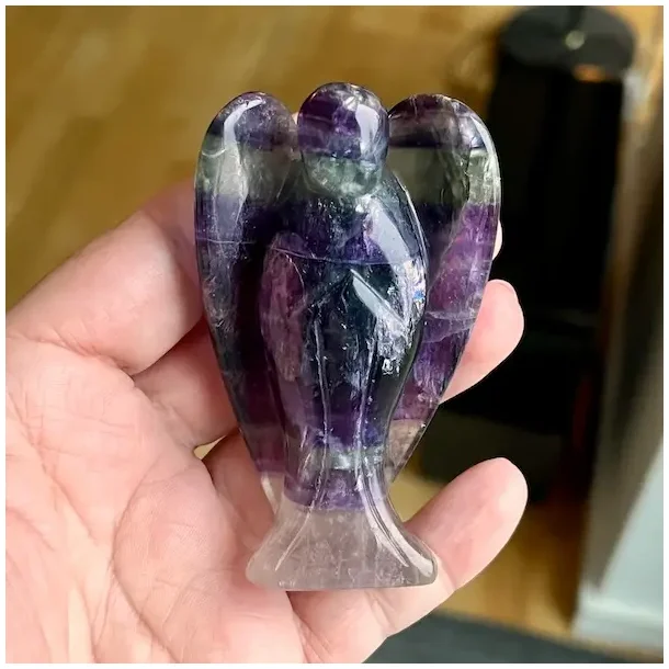 One of a Kind Regnbue Fluorit Engel 8 cm i Fineste Kvalitet