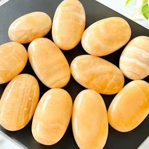 Lys Orange Poleret Calcit Hndsten / Palmstone  Strrelse 5-7 cm