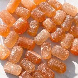 Orange selenit kuber ca. 3 cm  til healing og energirensning!