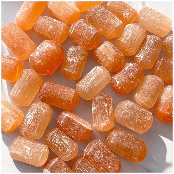 Orange selenit kuber ca. 3 cm � til healing og energirensning!