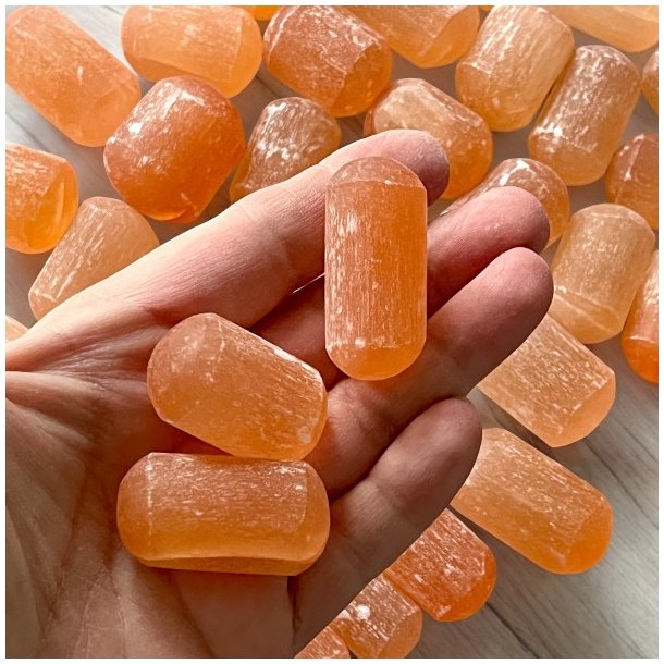 Orange selenit kuber ca. 3 cm  til healing og energirensning!