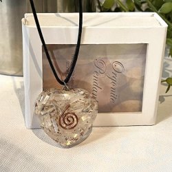 Orgonit hjerte vedhng m. selenit