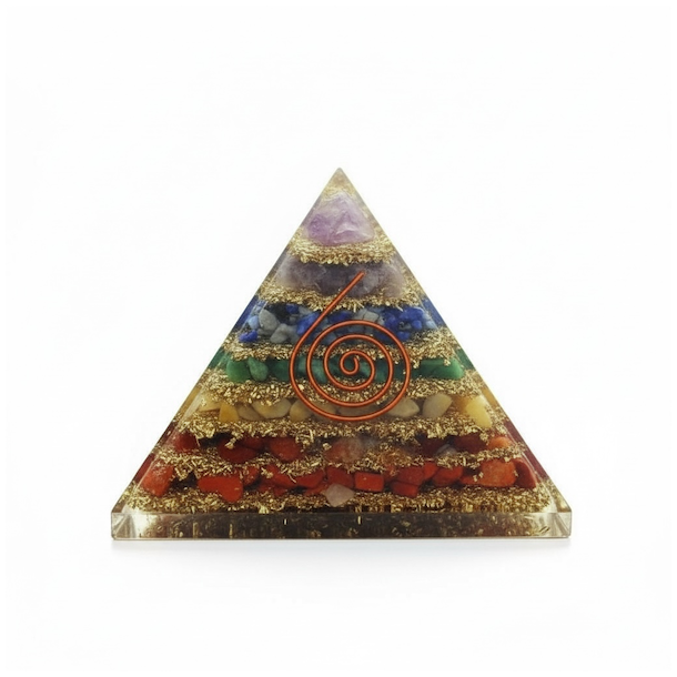 Orgonitpyramide med 7 chakrasten og kobberspiral � balance og energi