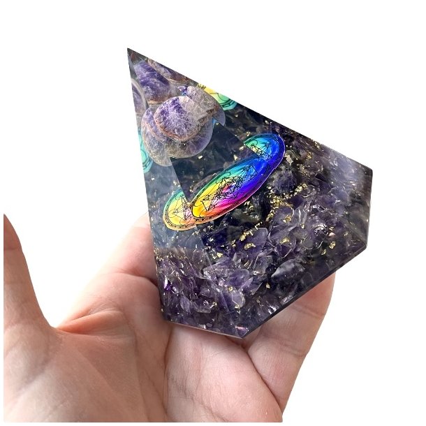 Stor Hexagonal Ametyst Orgonit Pyramide � Harmoni, Beskyttelse og Energetisk Balancering