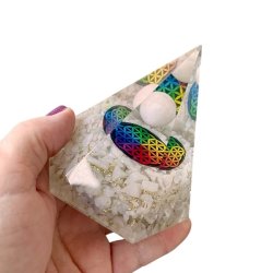 Stor Hexagonal Hvid Agat Orgonit Pyramide  Harmoni, Beskyttelse og Energetisk Balancering