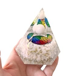 Stor Hexagonal Hvid Agat Orgonit Pyramide  Harmoni, Beskyttelse og Energetisk Balancering
