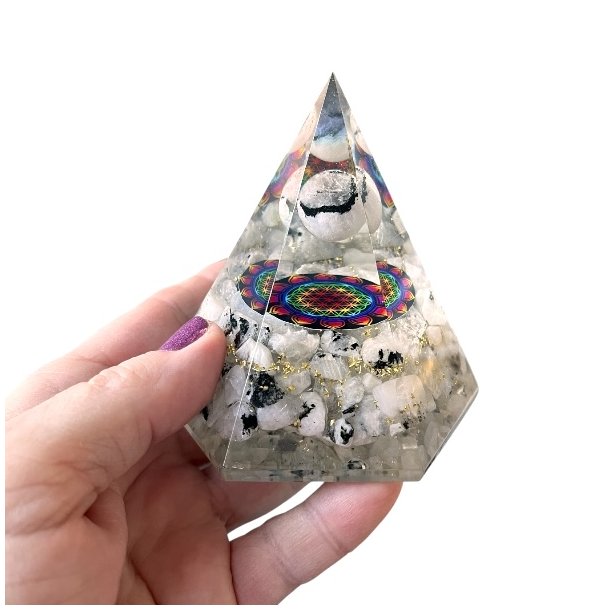 Stor Hexagonal Regnbue Mnesten Orgonit Pyramide  Harmoni, Beskyttelse og Energetisk Balancering