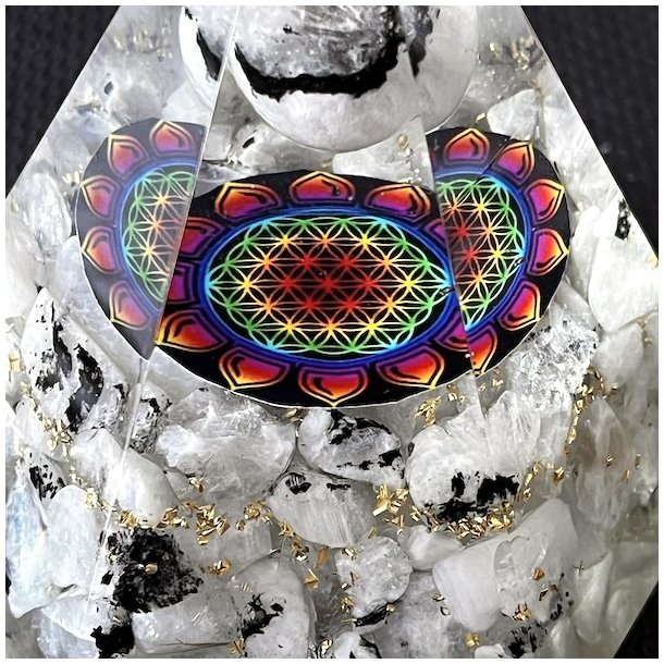 Stor Hexagonal Regnbue M�nesten Orgonit Pyramide � Harmoni, Beskyttelse og Energetisk Balancering