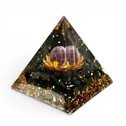 Orgonit pyramide med sort obsidian og ametystkugle i lotus 6 x 6 cm