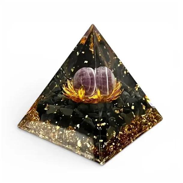 Orgonit pyramide med sort obsidian og ametystkugle i lotus 6 x 6 cm