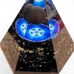 Stor Hexagonal Sort Turmalin Orgonit Pyramide  Harmoni, Beskyttelse og Energetisk Balancering