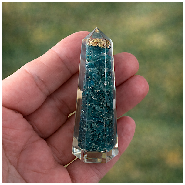 Orgonit t�rn med bl� apatit 8 cm � EMF beskyttelse &amp; energibalance