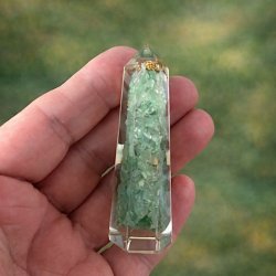 Orgonit t�rn med gr�n fluorit 8 cm � ro, klarhed &amp; EMF-beskyttelse
