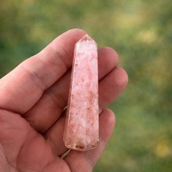 Orgonit t�rn med rosenkvarts 6,5 cm � k�rlig energi, harmoni og spirituel balance