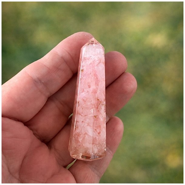 Orgonit t�rn med rosenkvarts 6,5 cm � k�rlig energi, harmoni og spirituel balance