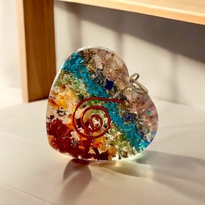 Orgonit Vedh�ng med 7 Chakra Sten � Hjerteformet, 3,7 x 3,5 cm