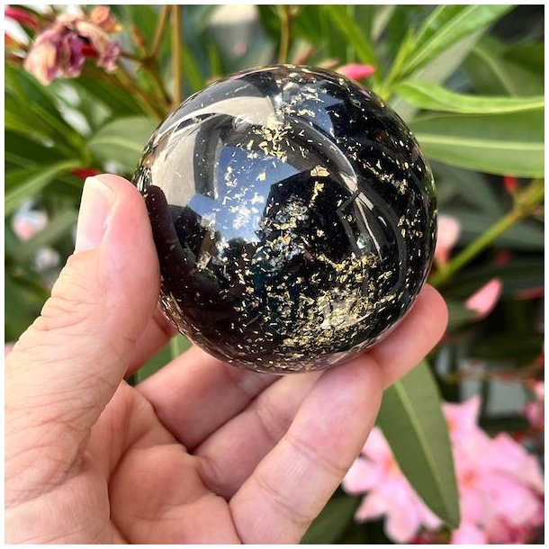 Kugle i orgonit m. sort turmalin og flower of life symbol, Ml 6 cm