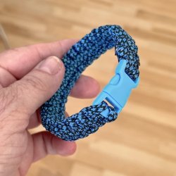 Stilfuldt, robust og unikt paracord armbnd  hndlavet kvalitet, model G